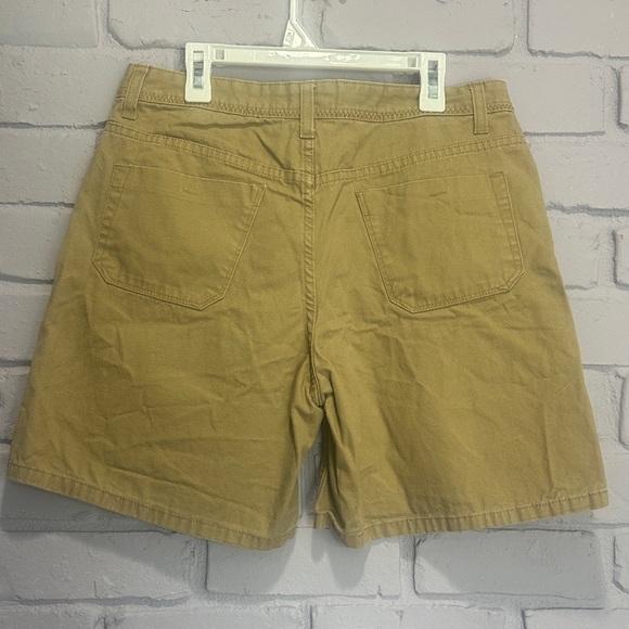 NWOT WOMEN Tan Shorts - Picture 3 of 6